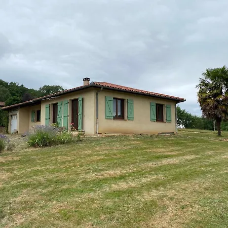 Maison En Campagne Avec Vue Sur Les Pyrenees Holiday home *