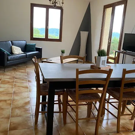 Maison En Campagne Avec Vue Sur Les Pyrénées Hébergement de vacances *