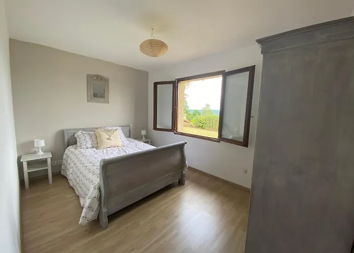 Hébergement de vacances Maison En Campagne Avec Vue Sur Les Pyrénées *