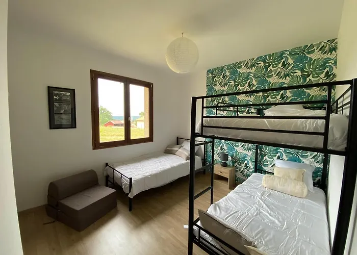 Maison En Campagne Avec Vue Sur Les Pyrénées Estampes