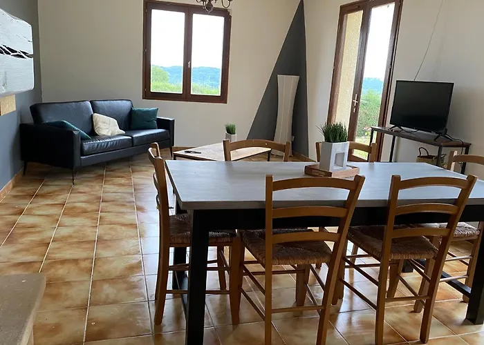 Maison En Campagne Avec Vue Sur Les Pyrénées Hébergement de vacances *